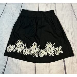 W Wrapper Black Swing Skirt White Ribbon Applique Women’s Size M Knee Length